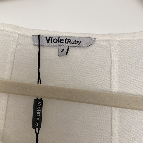 Beautiful dress new with tags - Picture 2 of 4